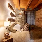Elva Apartments