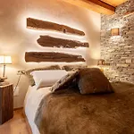 Elva Apartments